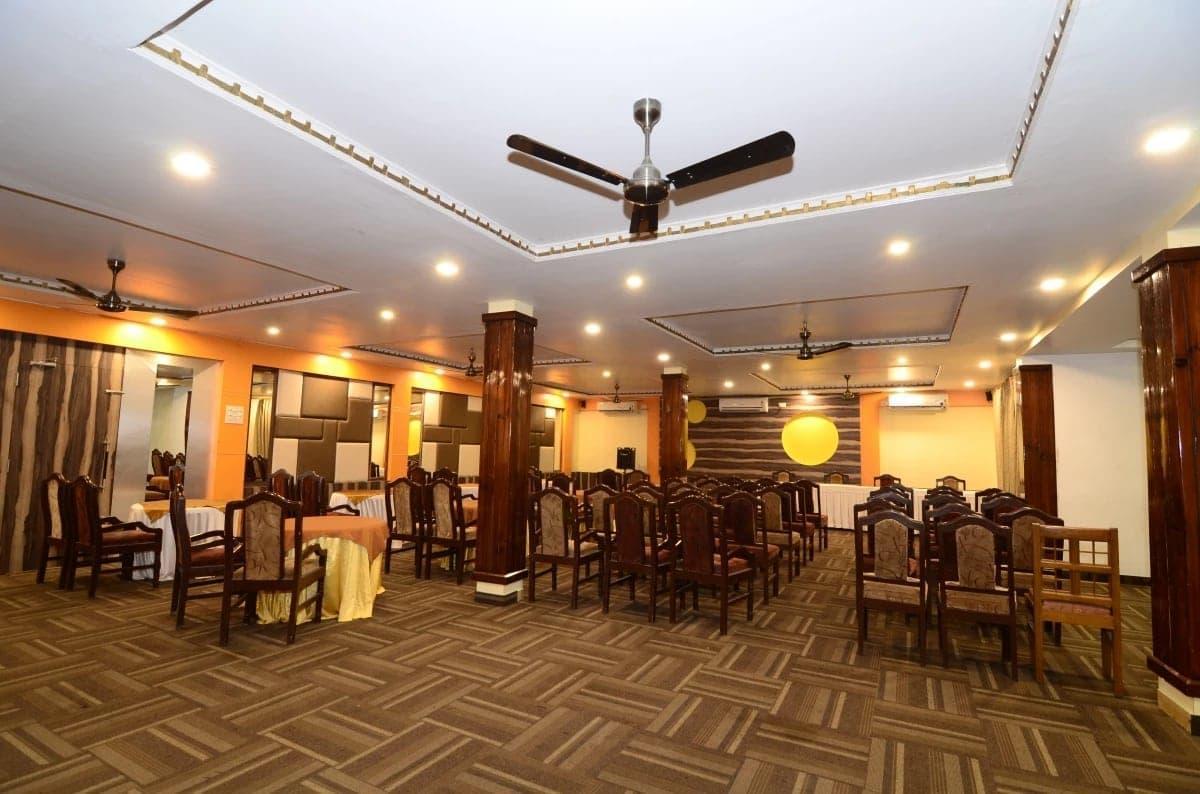 Hotel Little Palace Dibrugarh Buitenkant foto