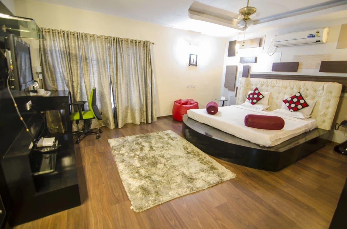 Hotel Little Palace Dibrugarh Buitenkant foto