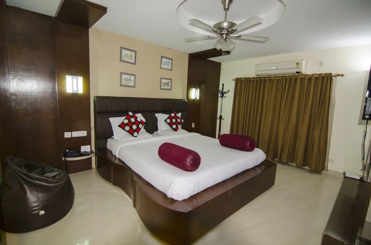 Hotel Little Palace Dibrugarh Buitenkant foto